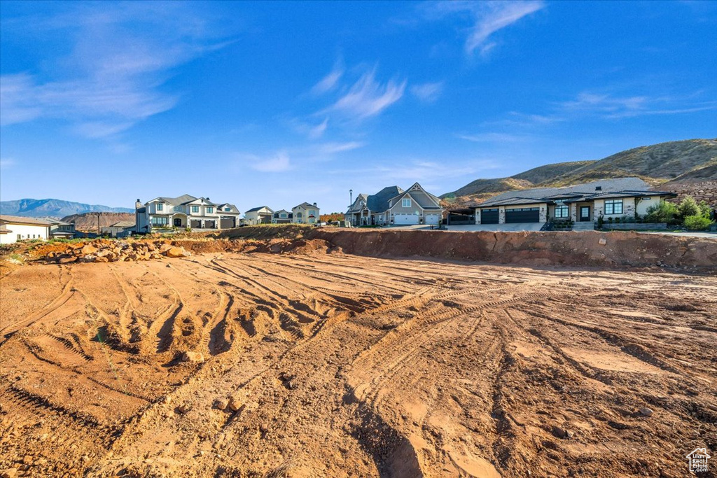 View of yard with a mountain view