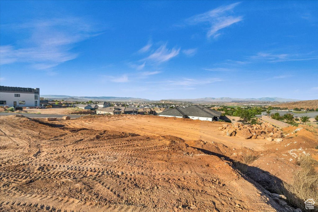 View of yard featuring a mountain view