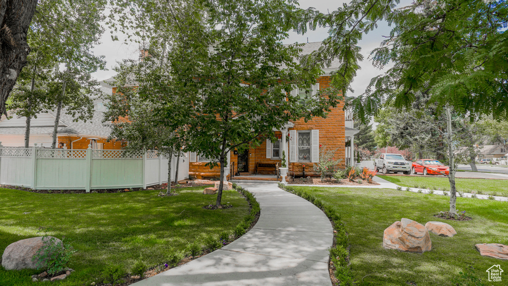 View of front of property featuring a front yard