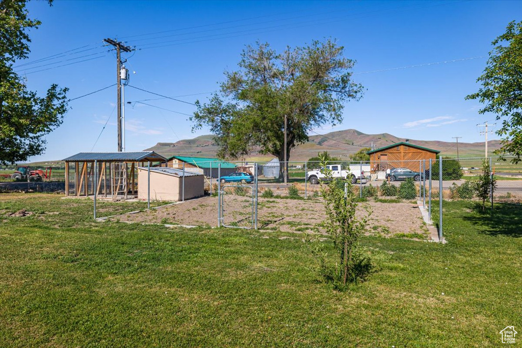 View of yard featuring an outdoor structure and a mountain view