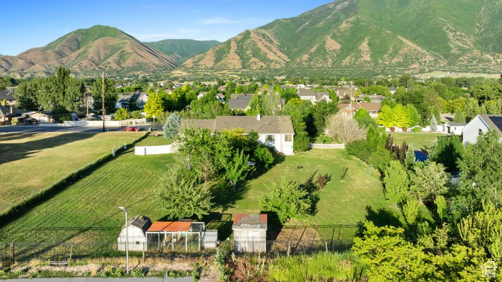 Aerial view with a mountain view