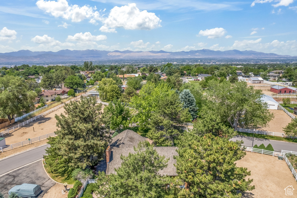 Aerial view with a mountain view