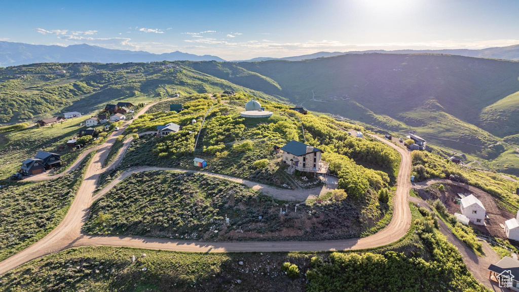 Bird\'s eye view with a mountain view