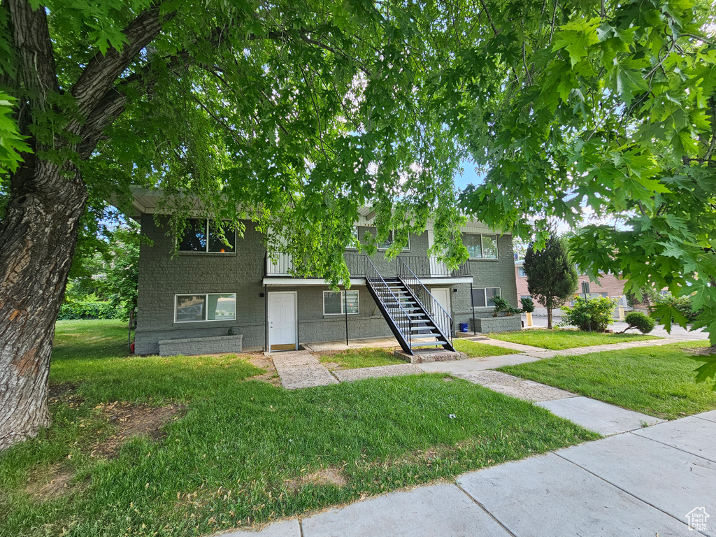 View of front of house with a front lawn