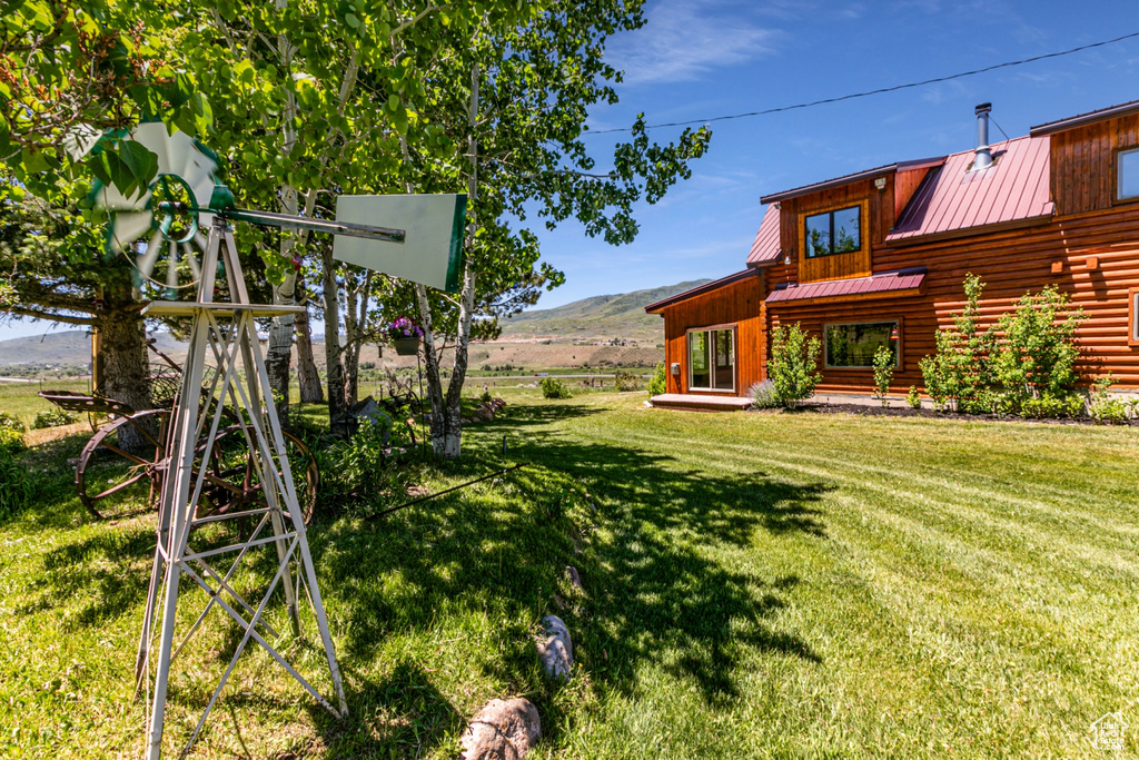 View of yard featuring a mountain view