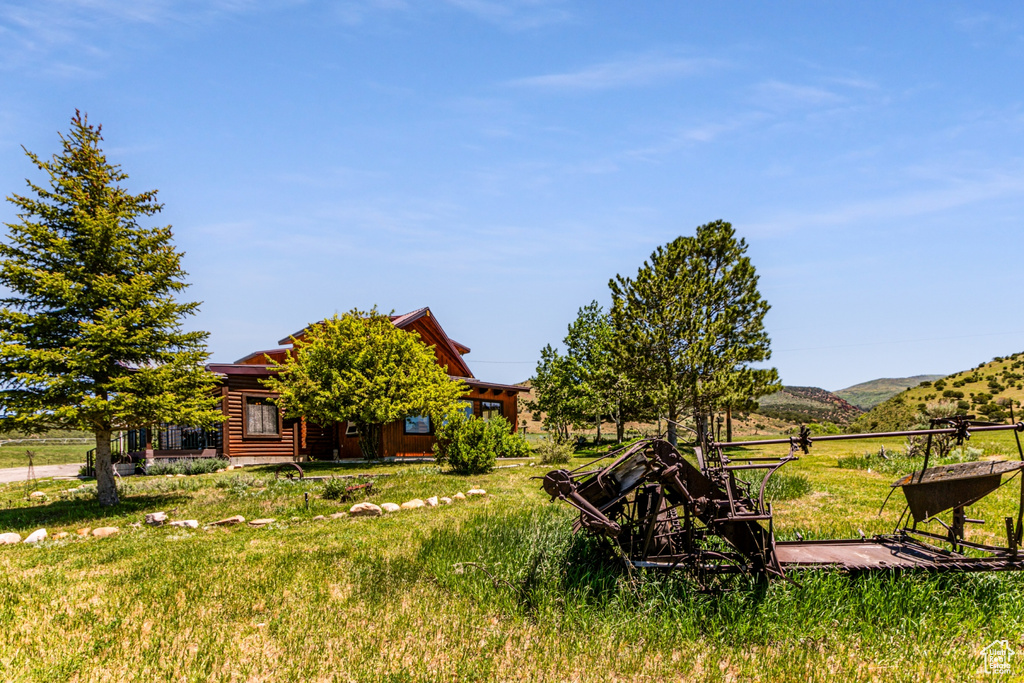 View of yard featuring a mountain view