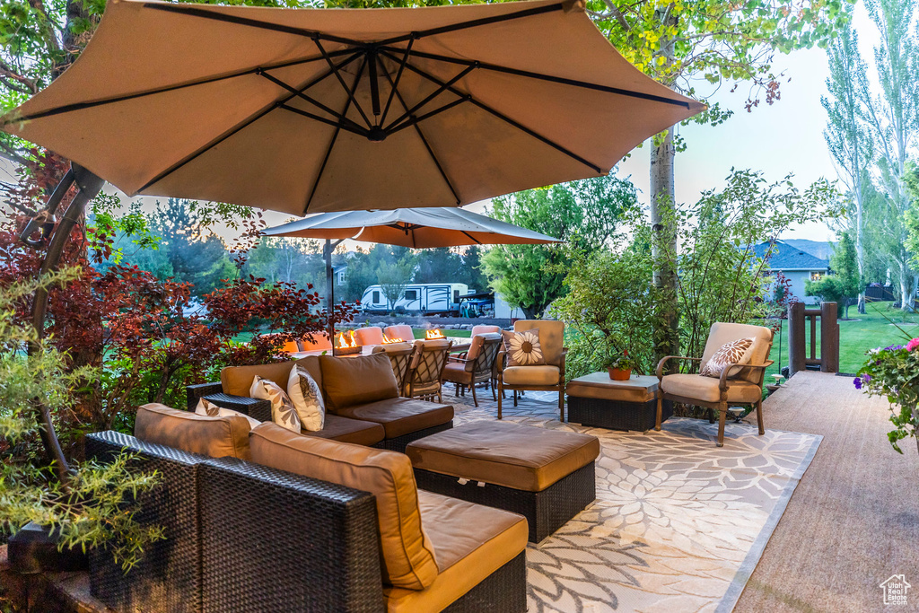 View of patio / terrace featuring outdoor lounge area