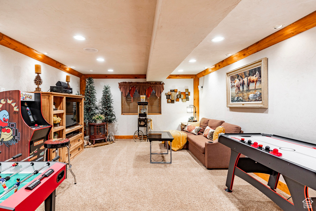 Carpeted living room with recessed lighting and baseboards
