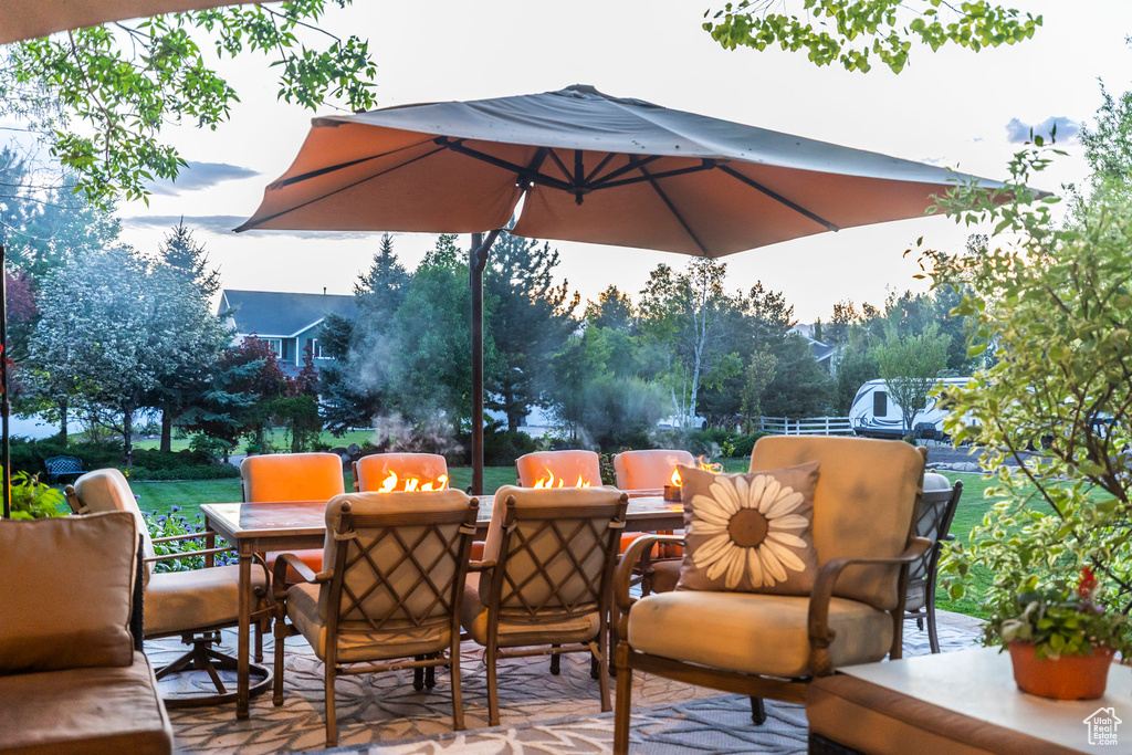 View of patio / terrace featuring outdoor dining area and outdoor lounge area