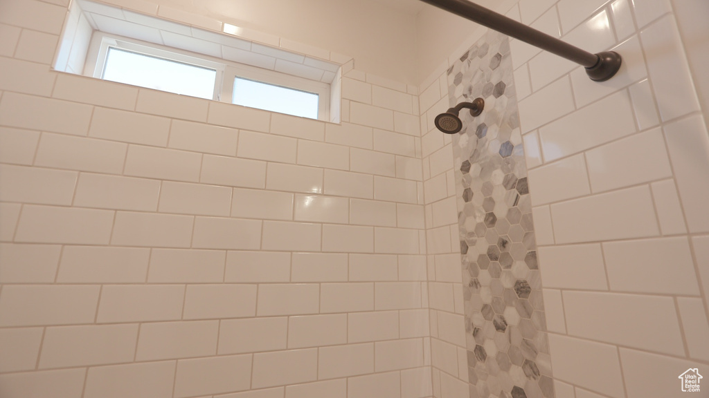Room details with tiled shower