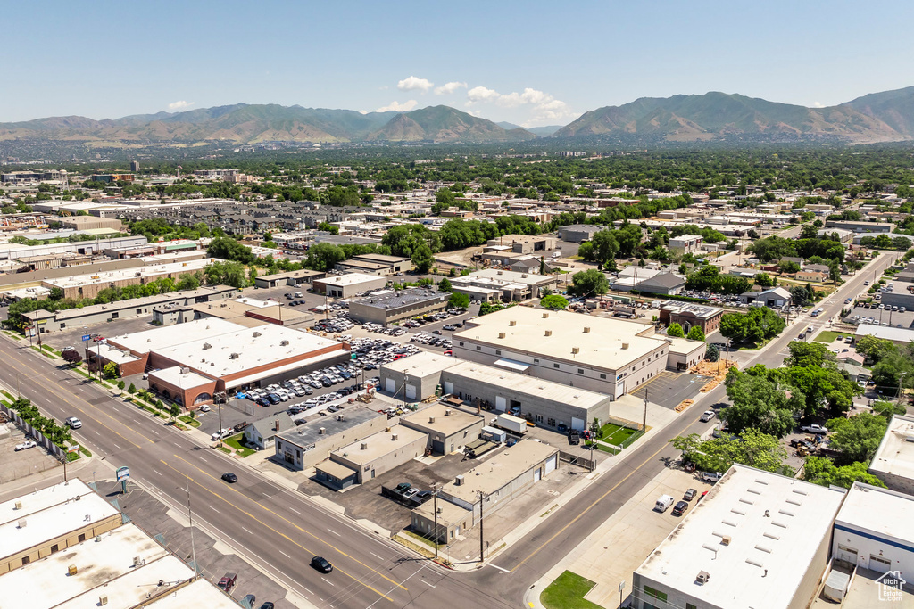 Aerial view with a mountain view