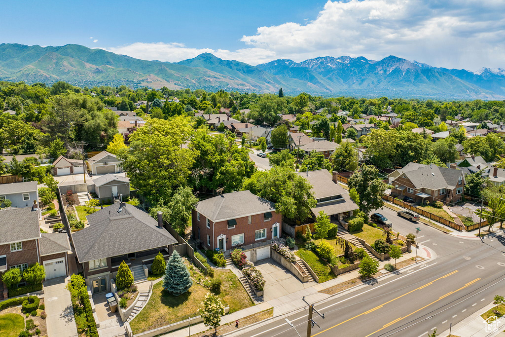 Bird's eye view featuring a mountain view