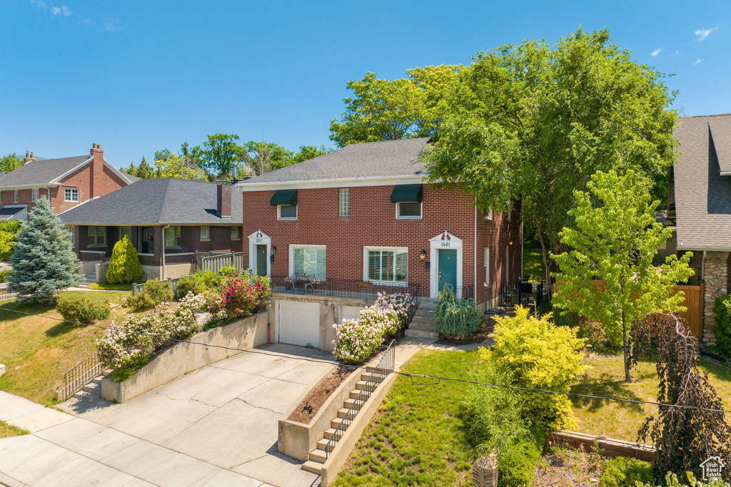 View of front of house featuring a garage