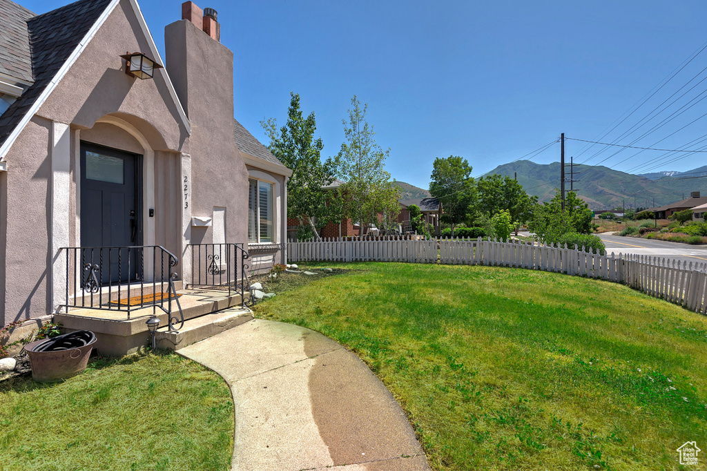 View of yard featuring a mountain view