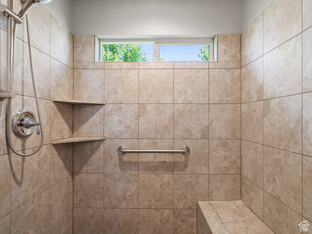 Room details with tiled shower