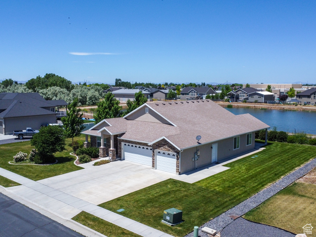 Birds eye view of property featuring a water view