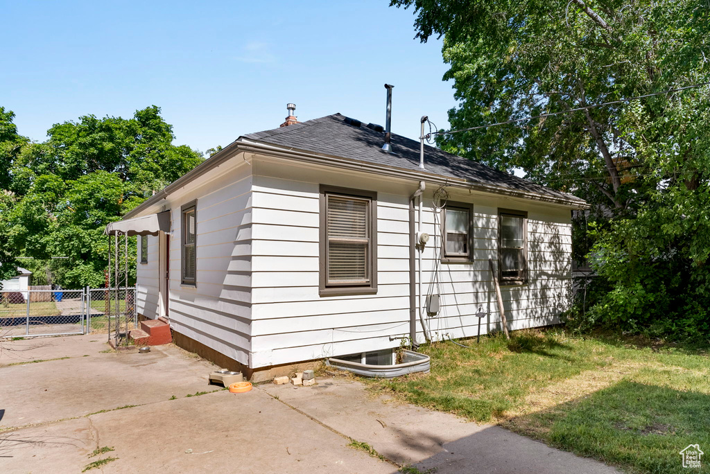 View of side of home