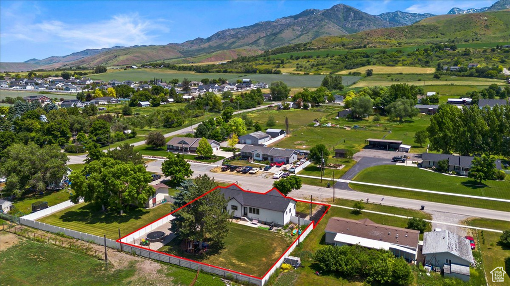 Birds eye view of property featuring a mountain view