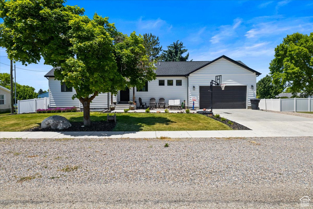 View of front of house featuring a front lawn