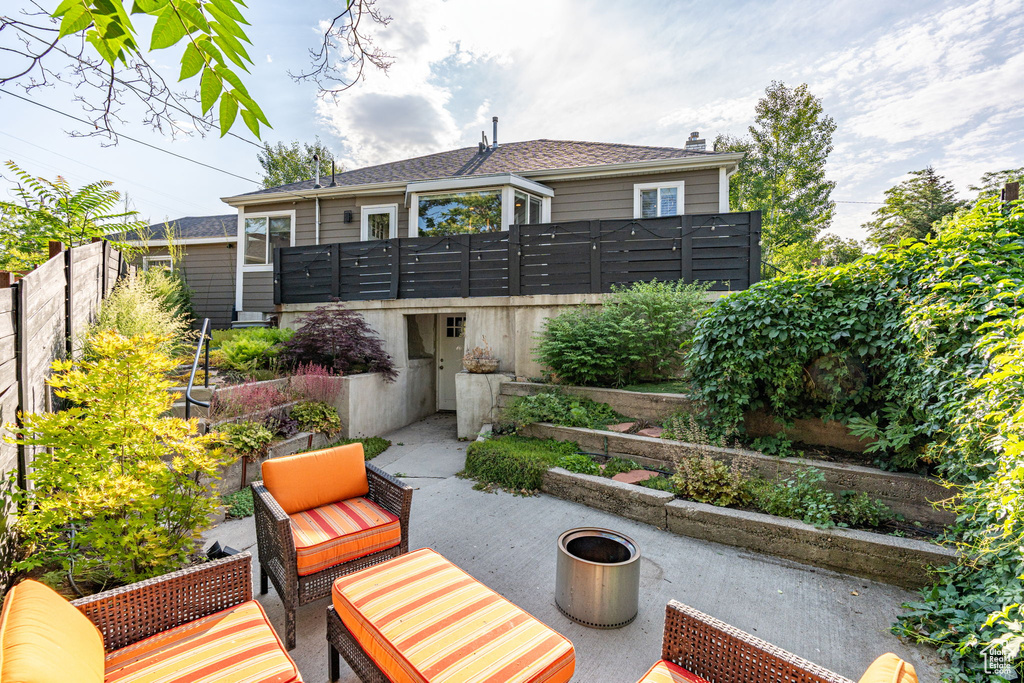 View of patio / terrace featuring an outdoor hangout area