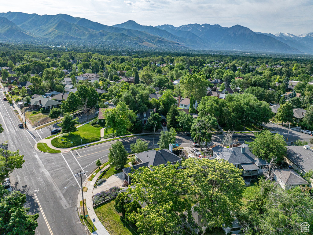 Drone / aerial view featuring a mountain view