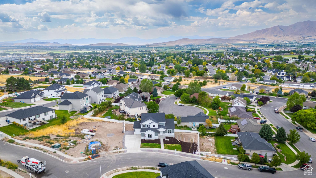 Aerial view with a mountain view