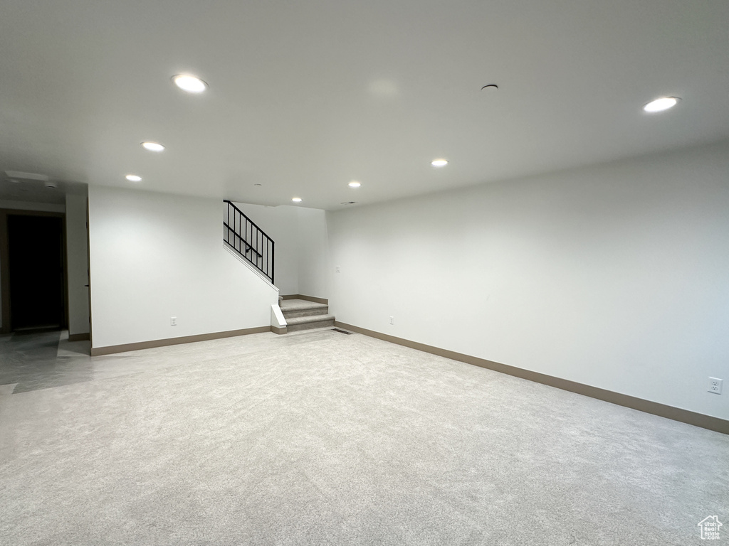 Unfurnished room with carpet flooring