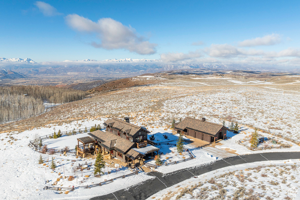 Snowy aerial view with a mountain view