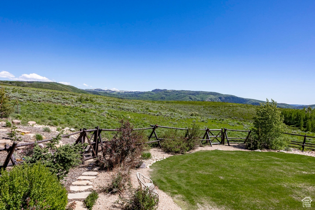 View of yard featuring a mountain view