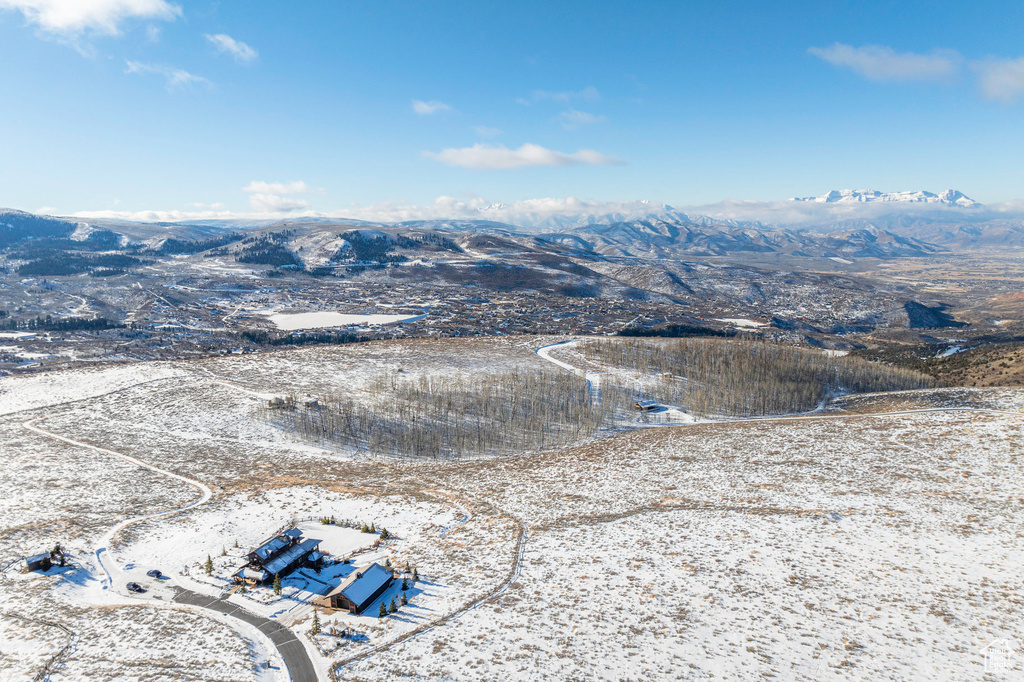 Snowy aerial view with a mountain view
