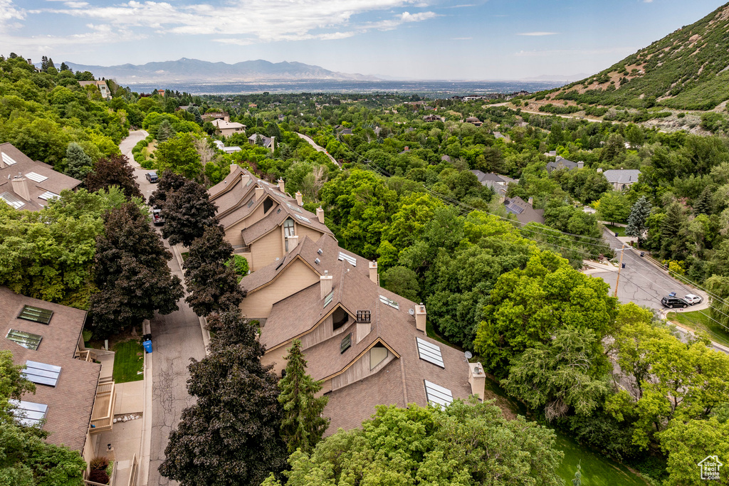 Birds eye view of property featuring a mountain view