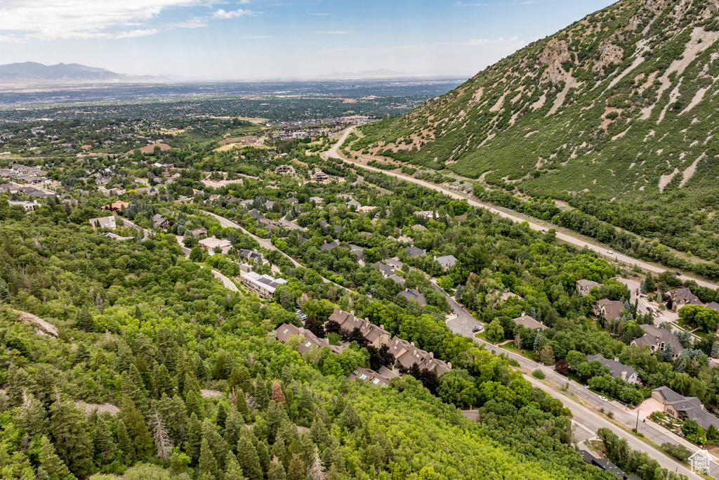 Birds eye view of property featuring a mountain view