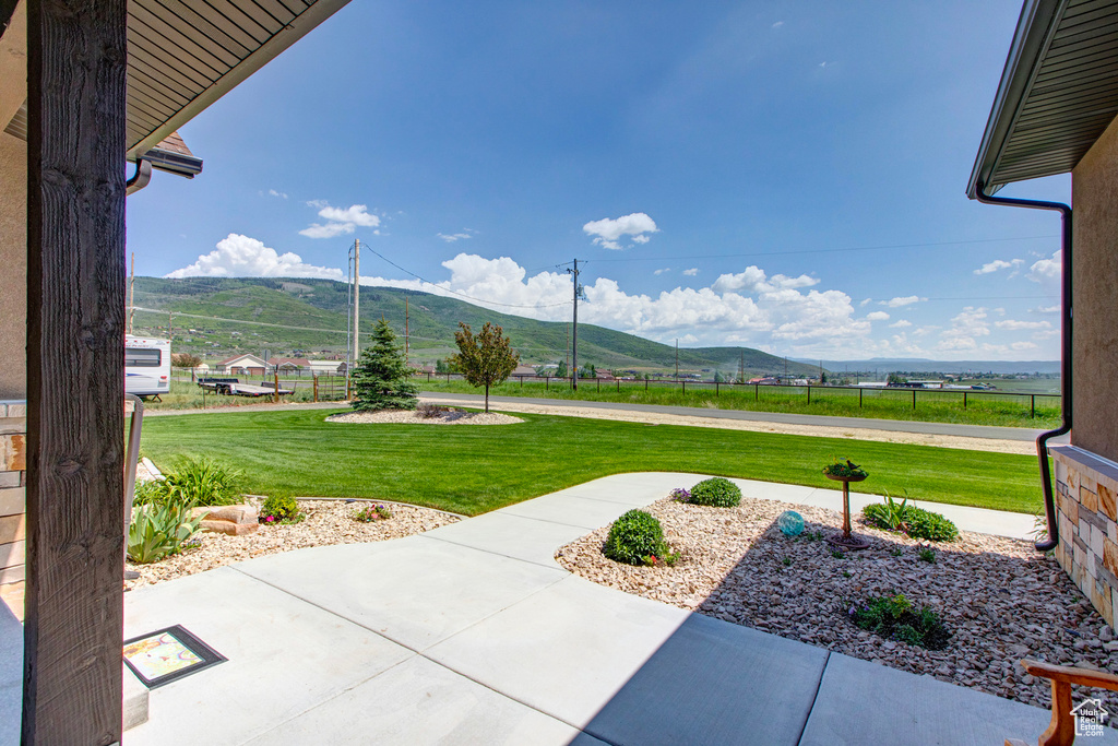 View of patio / terrace featuring a mountain view