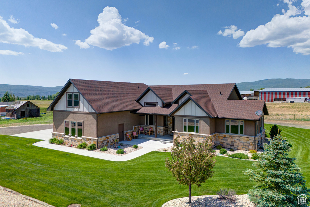 View of front of home featuring a front yard and a mountain view