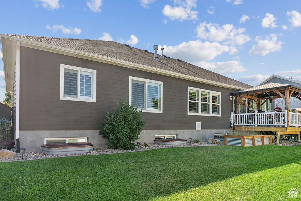 Back of house featuring a yard