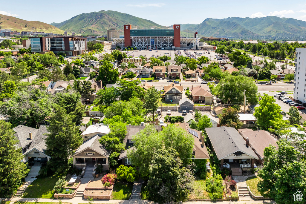 Aerial view with a mountain view