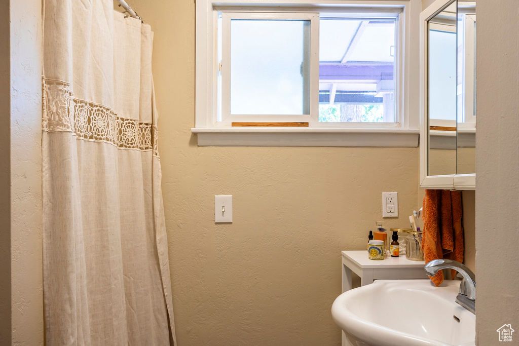 Bathroom featuring sink