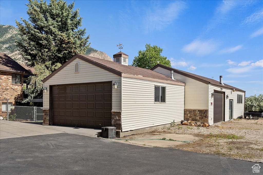 View of home\\\\\\\\\\\\\\\'s exterior with a garage