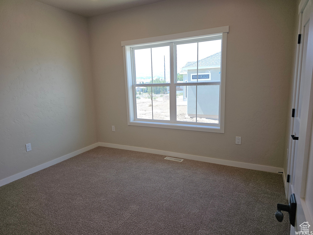 Spare room with carpet flooring