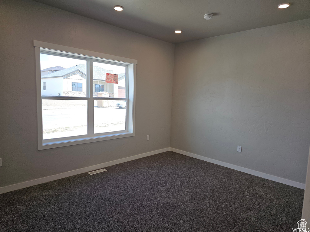 Spare room with carpet flooring