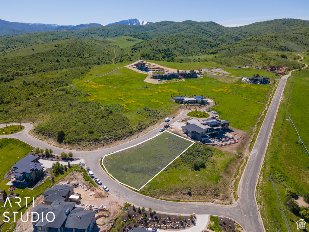 Bird\\\'s eye view featuring a mountain view