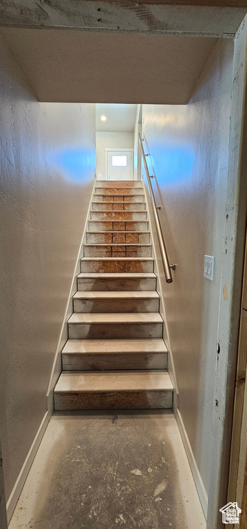 Stairway with concrete flooring