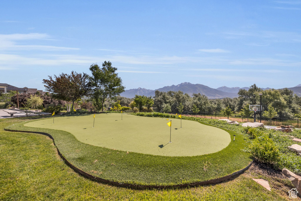 Surrounding community with a mountain view