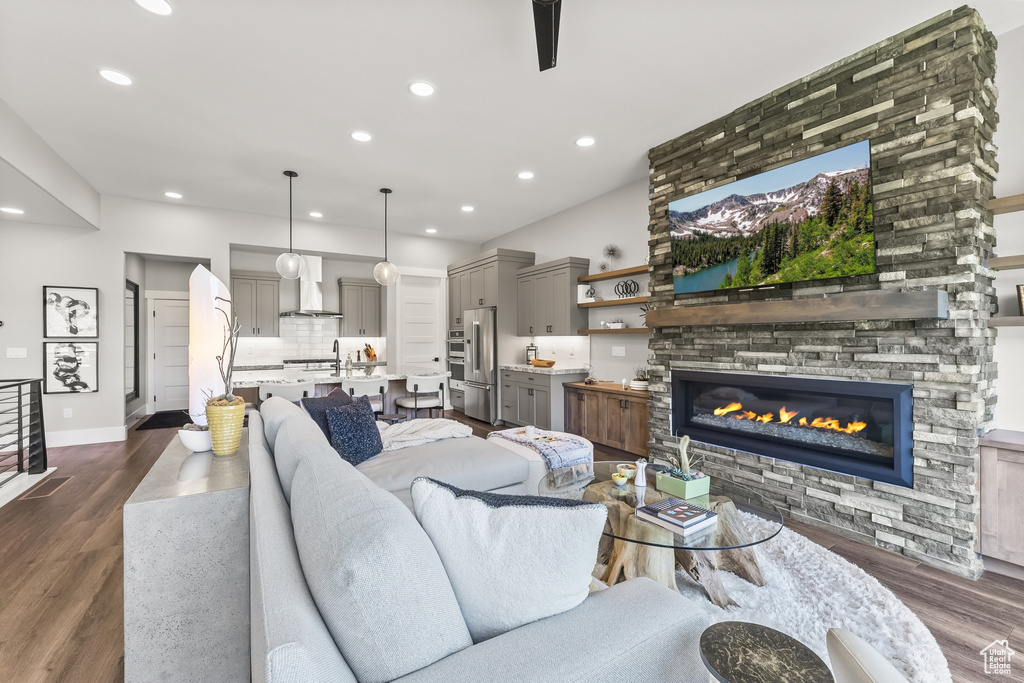 Living room with dark wood-type flooring and a fireplace