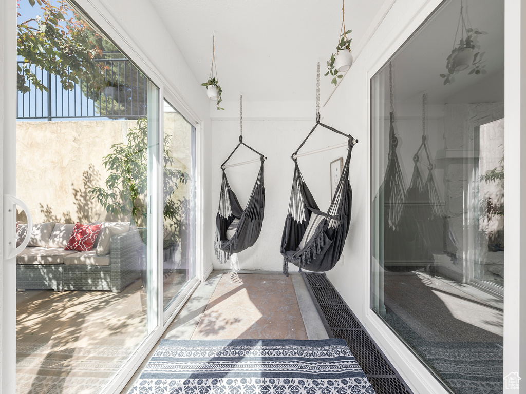 View of sunroom / solarium