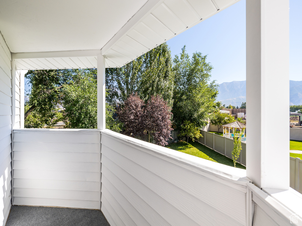 Balcony featuring a mountain view