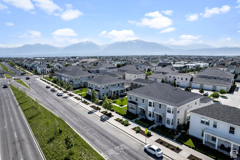 Birds eye view of property featuring a mountain view