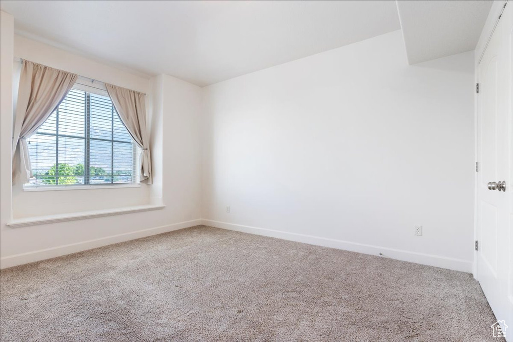 Empty room with carpet flooring