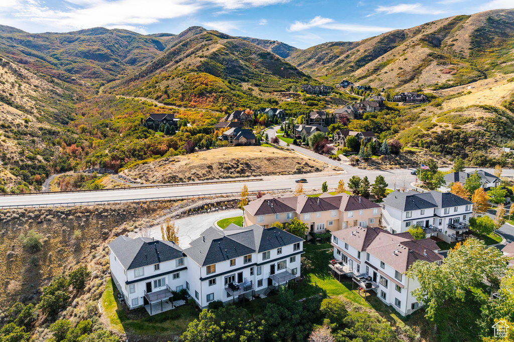 Birds eye view of property featuring a mountain view