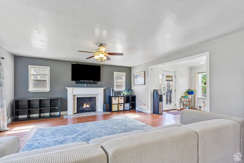 Living room with hardwood / wood-style flooring and ceiling fan